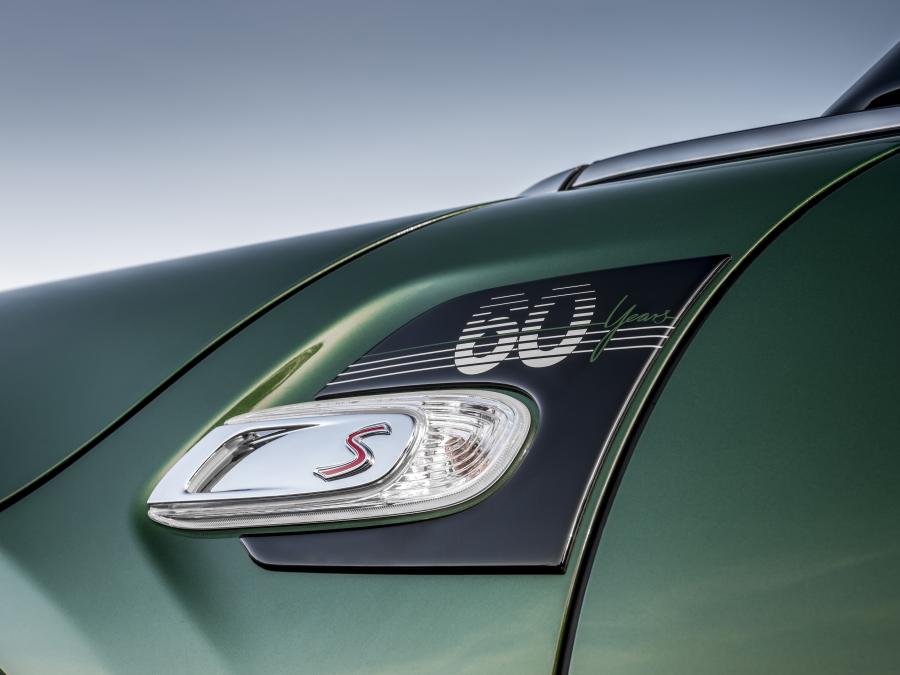 Детали экстерьера Mini Cooper S 60 Years Edition (F56) 2019 года  (UK) (фото 6 из 18)